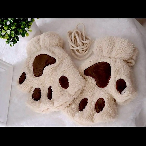 Beige cat paw🐾 fingerless furry gloves - Picture 4 of 16